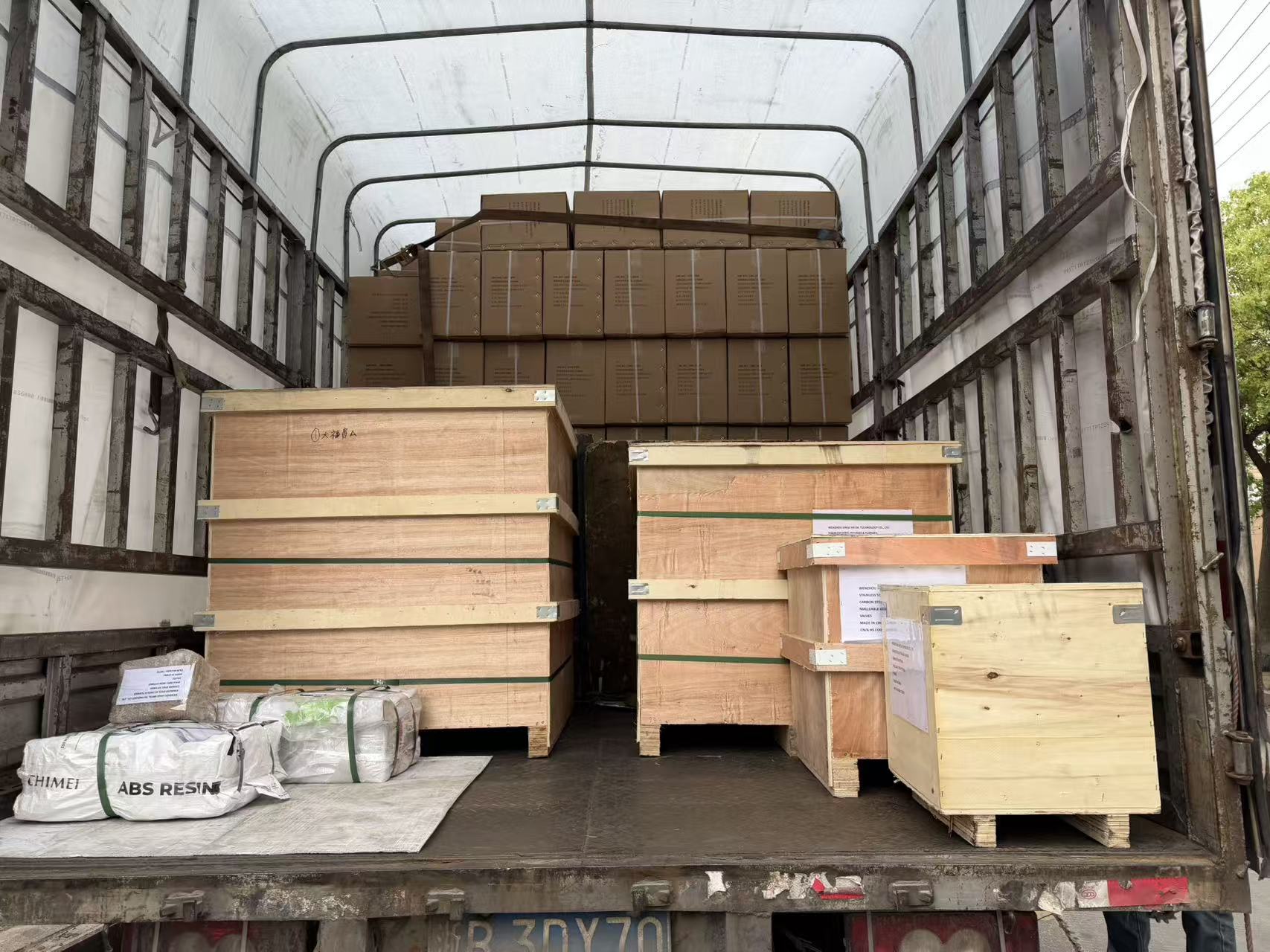 One-stop-levering: flenzen, kogelkranen, stomplasfittingen en meer verzonden naar Vietnam