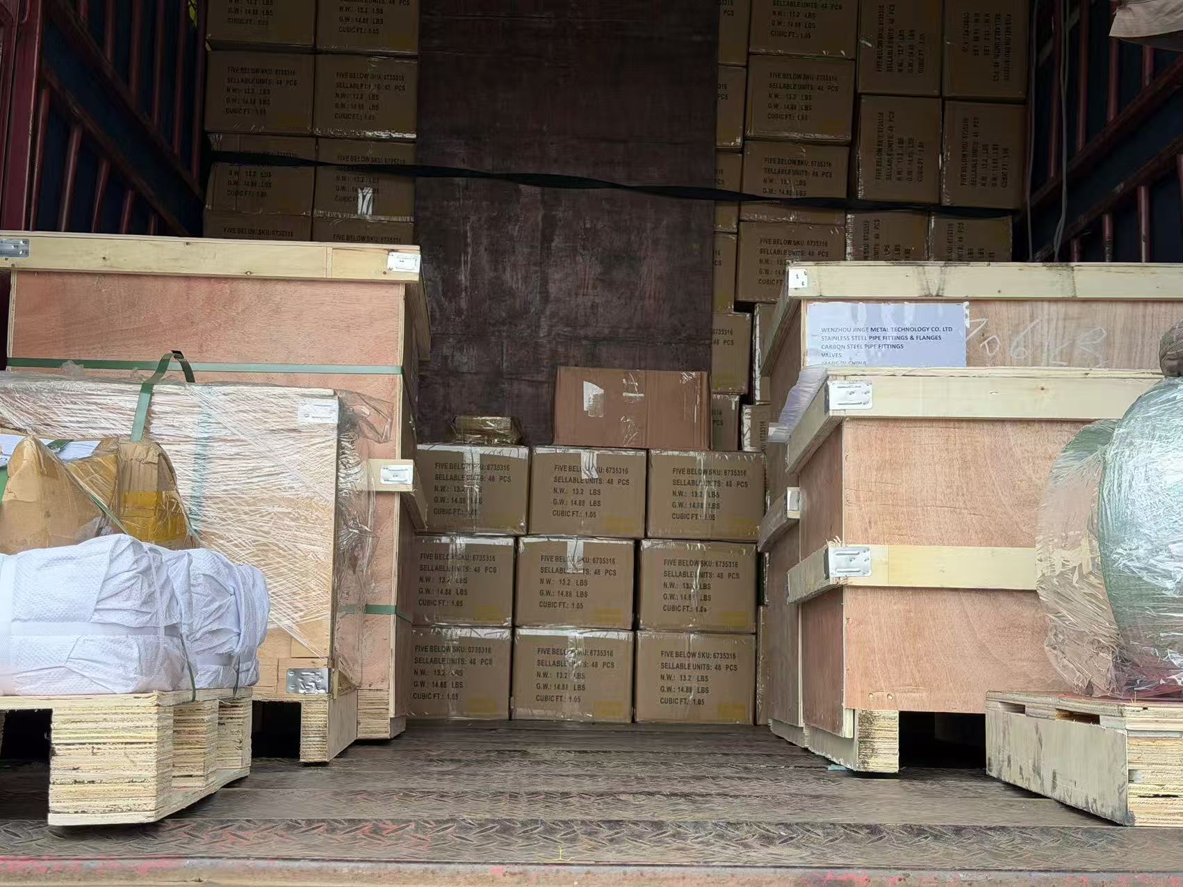 Uitgebreide industriële leidingproducten verzonden naar Vietnam – one-stop-sourcing voor wereldwijde klanten